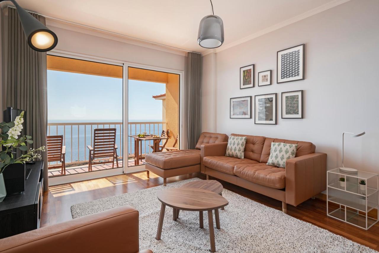 Reis Magos Iii By An Island Apartment