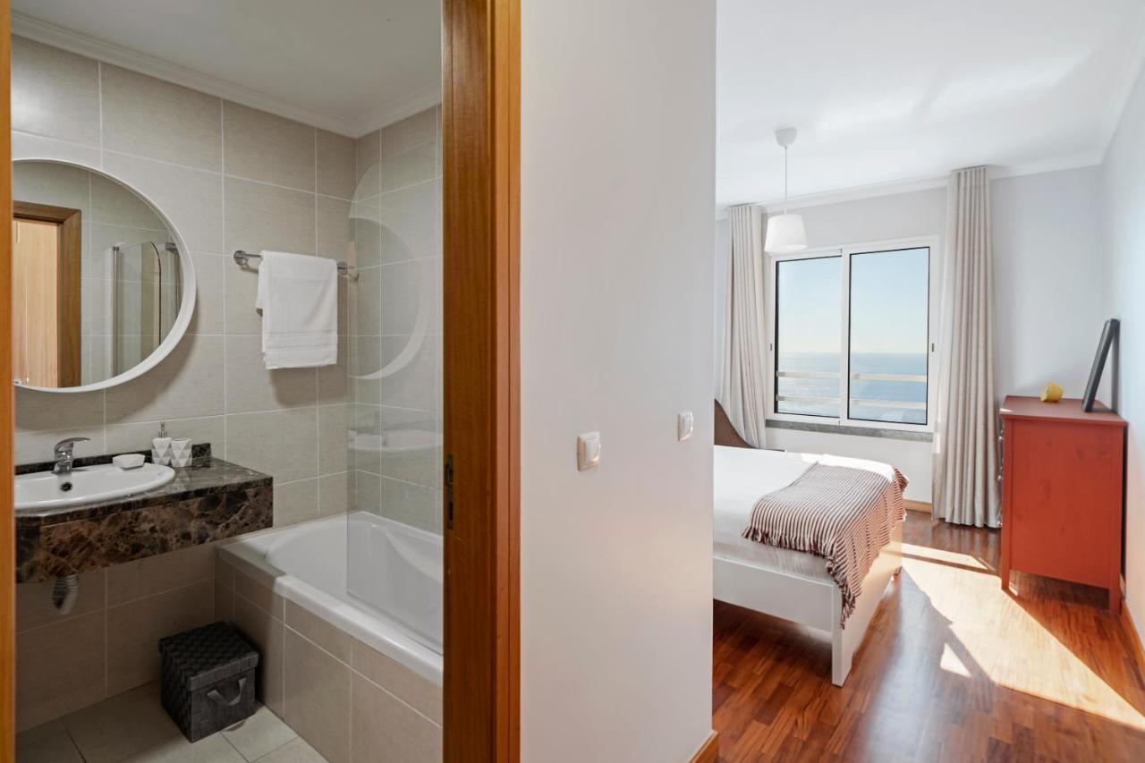 Reis Magos Iii By An Island Apartment